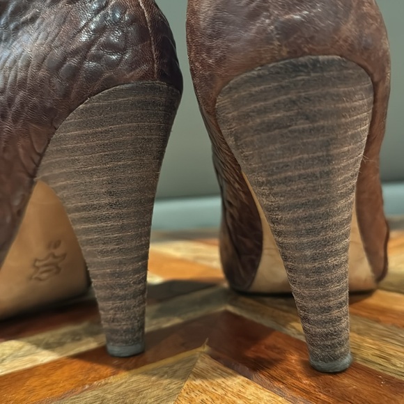 Cynthia Vincent leather bootie size 6.5 - Picture 4 of 6